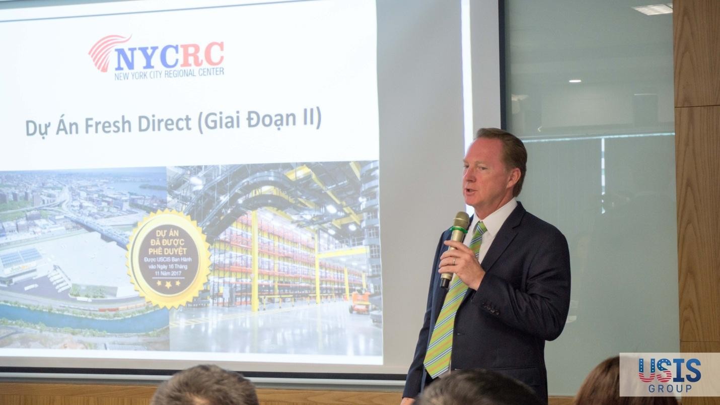 Ông Gregg Hayden (Tổng Giám đốc NYCRC) trình bày về dự án mới nhất tại Trung tâm New York là Fresh Direct (giai đoạn II)